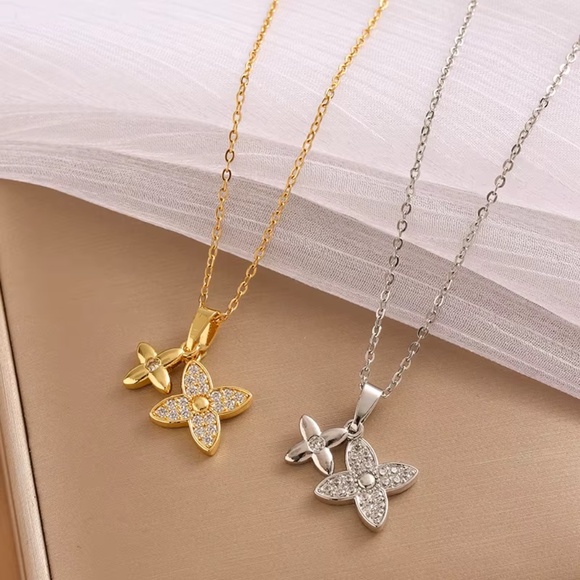 Luxury 18KT  Gold Crystal Clover Charm Necklace - Picture 5 of 5